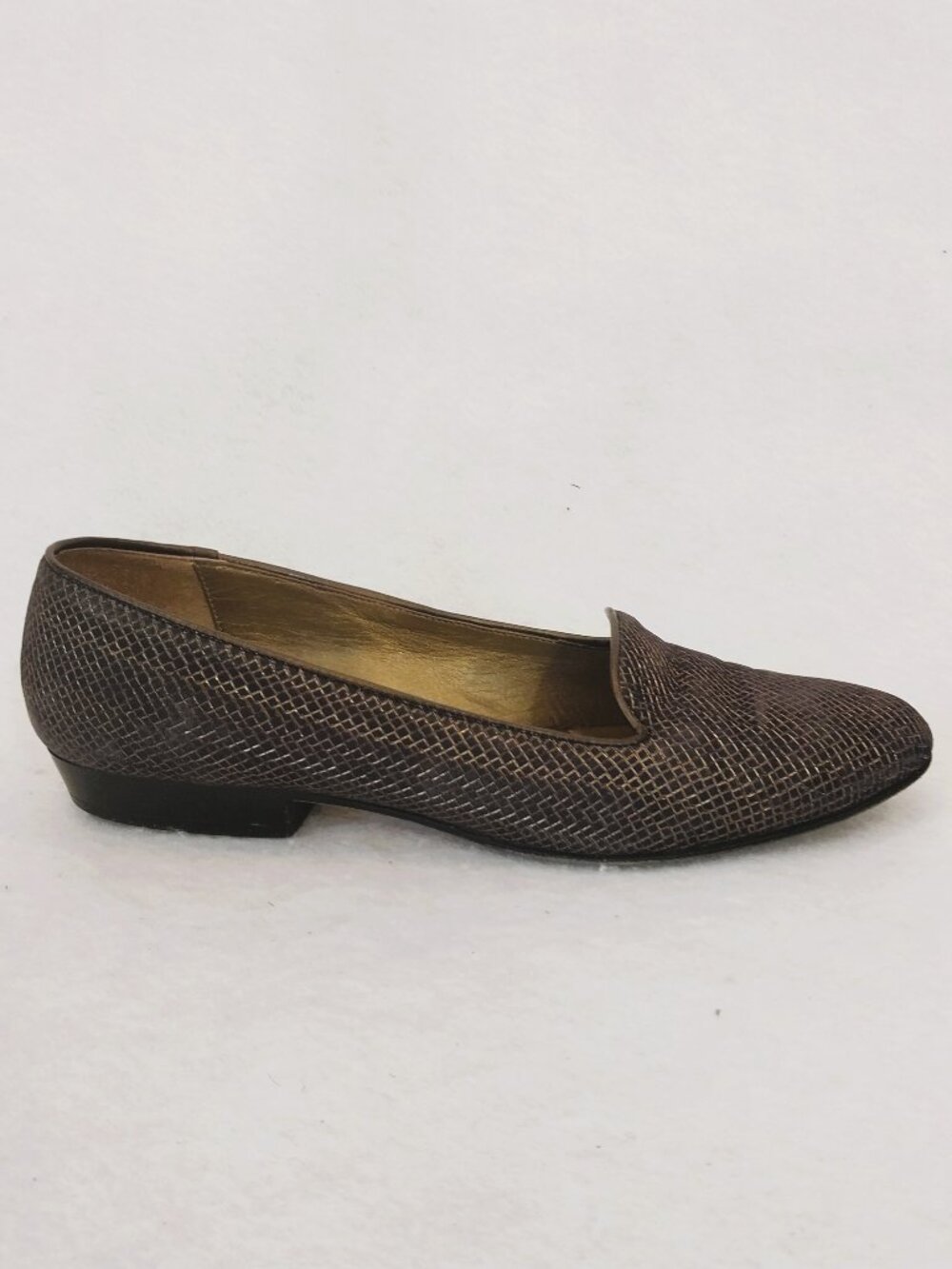 Bally Designer Flat Shoes Womens 7.5 Designer Loafers Gray Gold Textured Suede.